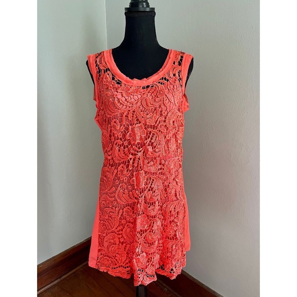 Blu‎ Pepper Lace Overlay Dress